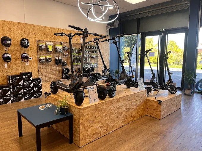 interieur-magasin-trottinette-chambourcy interieur-magasin-trottinette-chambourcy
